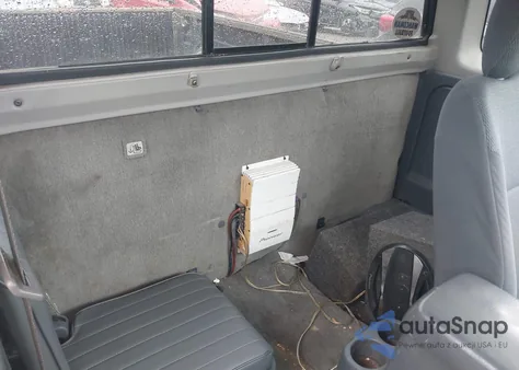 2001 Nissan Frontier Xe z USA, uszkodzony, nr VIN 1N6DD26S71C303171